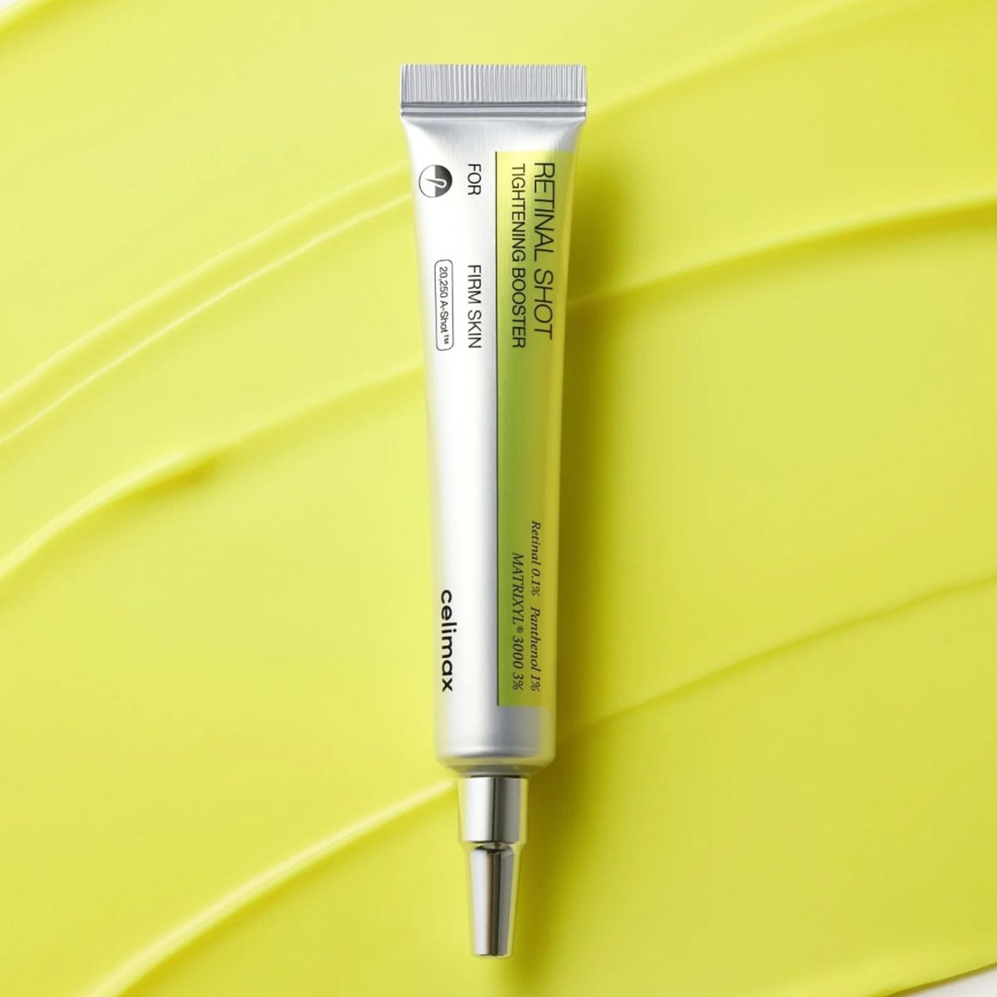 Tubo de Celimax Retinal Shot sobre una textura amarilla en gel