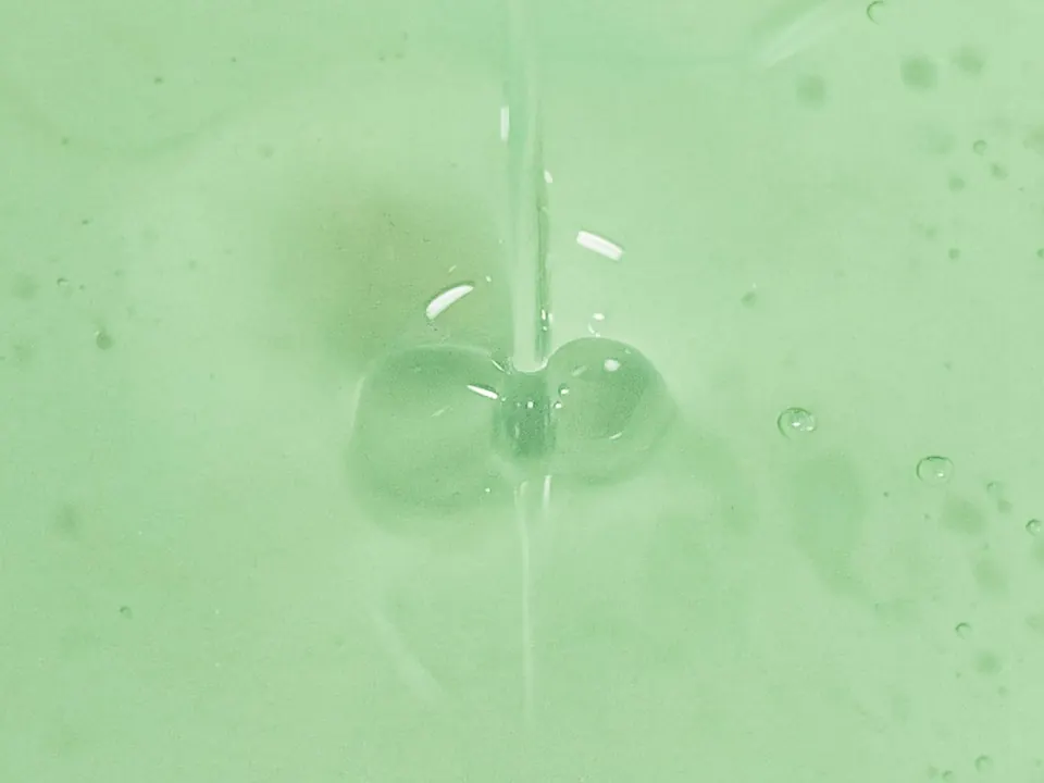Textura en gel verde de la gama The Real Cica de Celimax